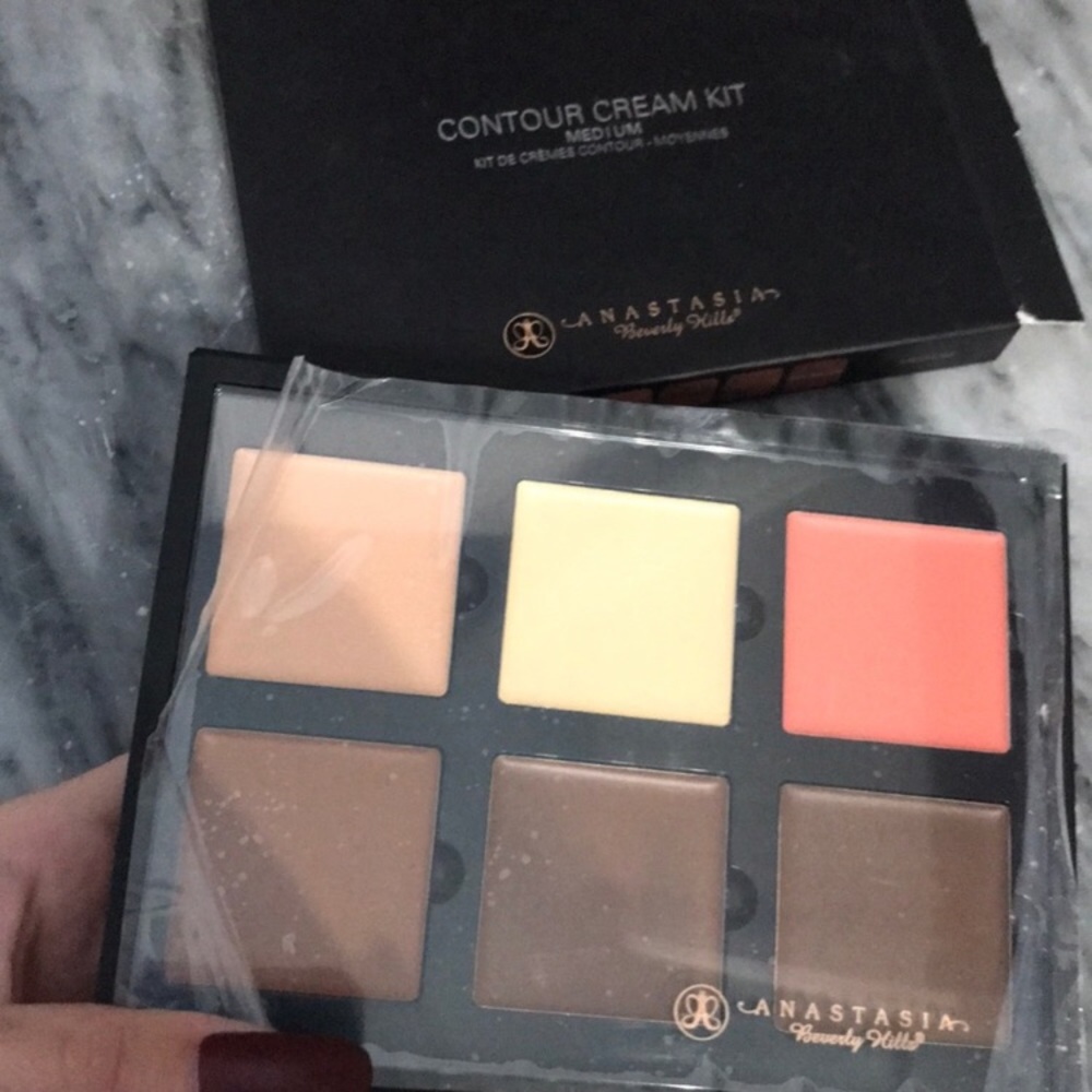 final price NEW ABH CONTOUR CREAM KIT IN MEDIUM